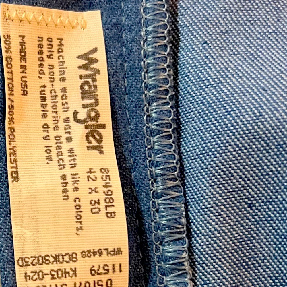 Vintage Wrangler jeans. Waist 42. Length 30. Made in America. Slightly used,1997